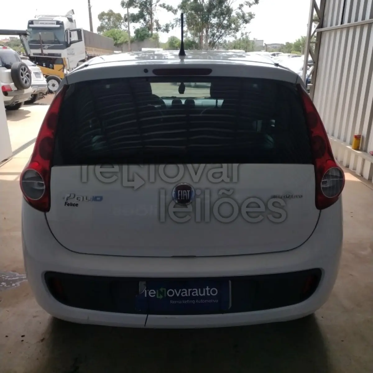 LOTE 005 - FIAT PALIO ATTRACTIV 1.0 - ANO 2014/2015 - COMPLETO