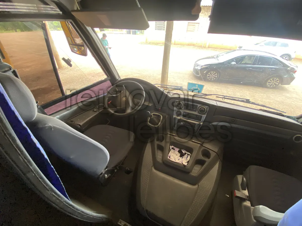 LOTE 005 - ÔNIBUS MARCOPOLO VOLARE DW9 ON - ANO 2013/2014 - EM FUNCIONAMENTO