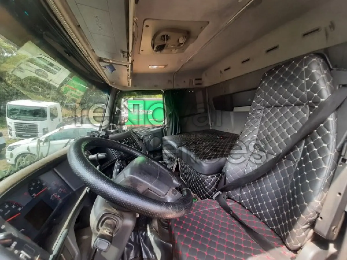 LOTE 002 - VOLVO FH 440 6X2 - ANO 2010/2010 - VEÍCULO RECUPERADO DE SINISTRO - DEPOSITADO EM SÃO JOSÉ DOS PINHAIS/PR