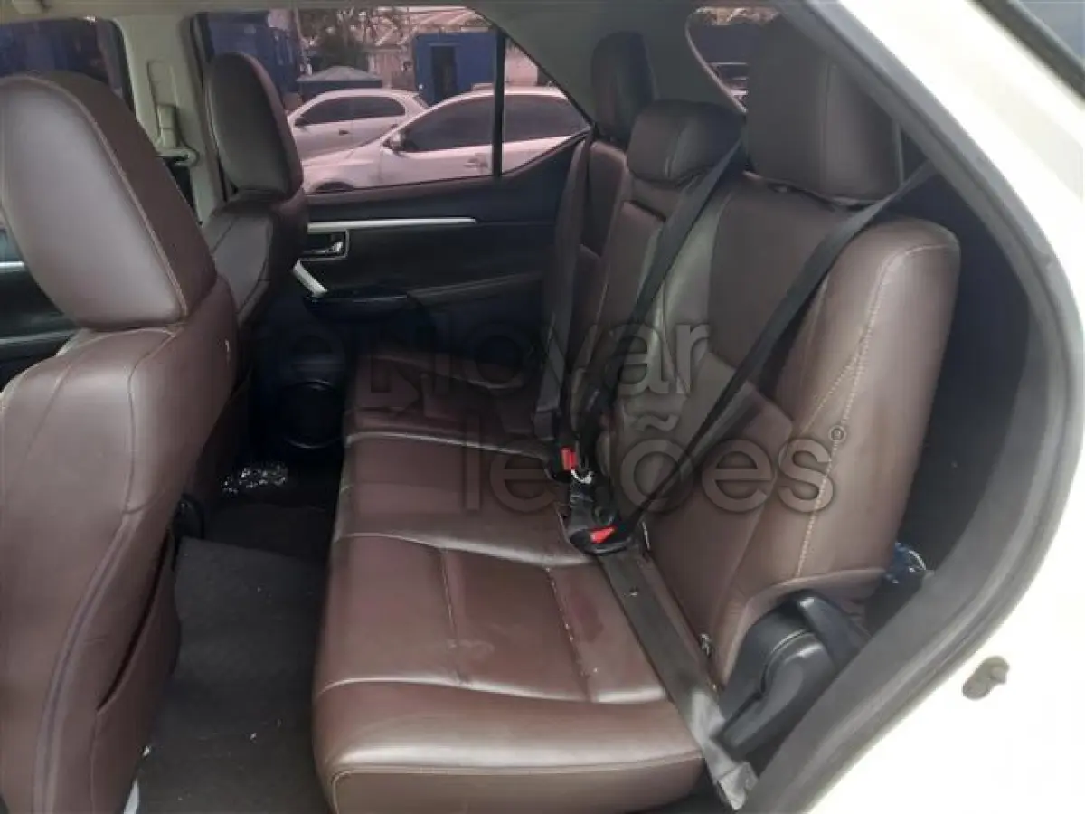 LOTE 027 - TOYOTA HILUX SW4 SRX - ANO 2017/2017 - COMPLETO - PASSAGEM POR LEILÃO E INDICIO DE SINISTRO - DEPOSITADO NO RIO DE JANEIRO/RJ