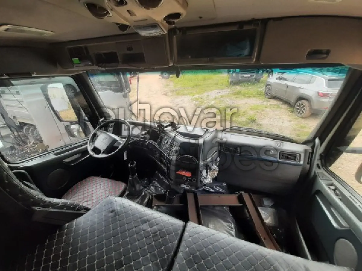 LOTE 002 - VOLVO FH 440 6X2 - ANO 2010/2010 - VEÍCULO RECUPERADO DE SINISTRO - DEPOSITADO EM SÃO JOSÉ DOS PINHAIS/PR