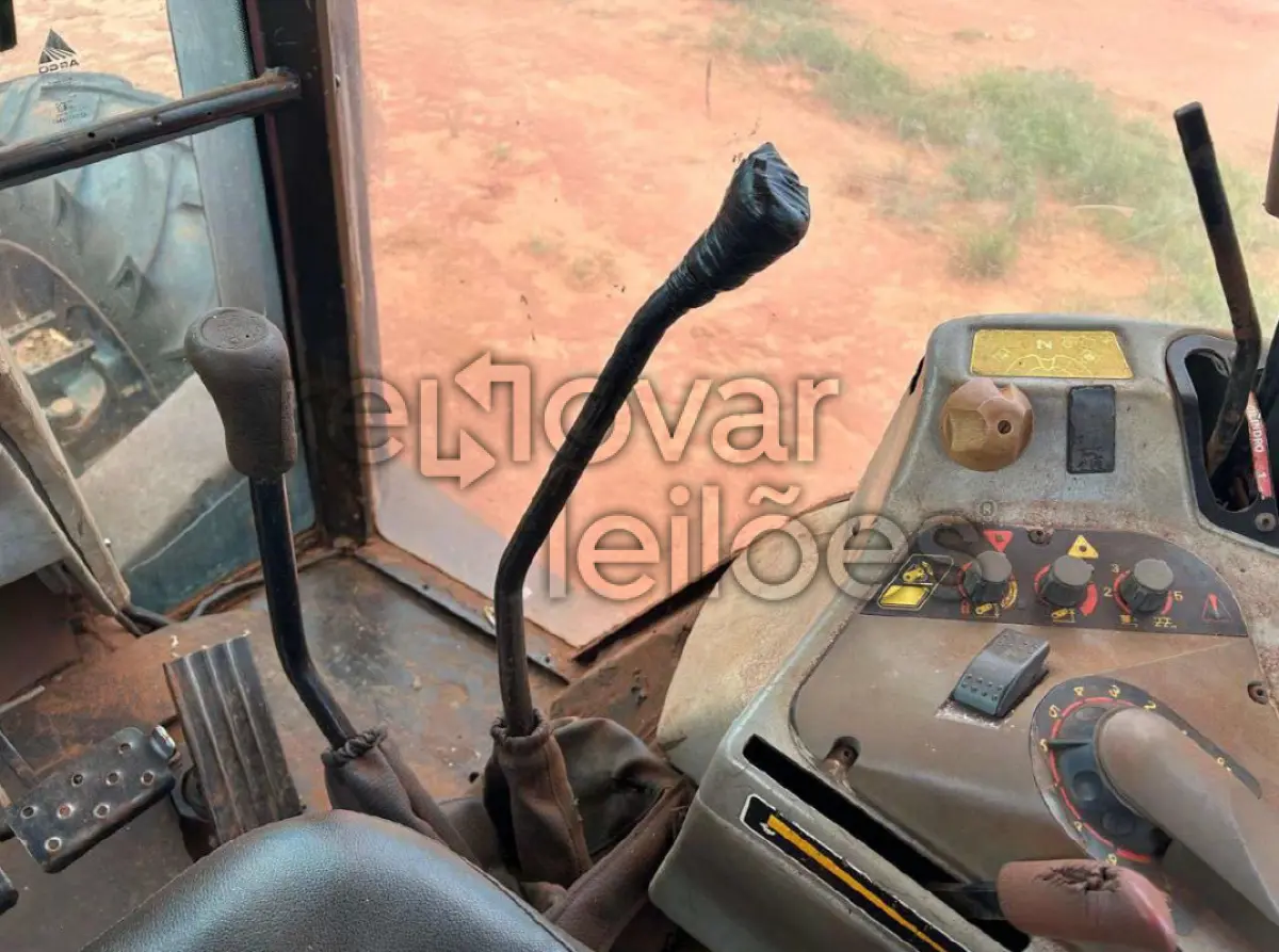 LOTE 014 - TRATOR MASSEY FERGUSON MF 6360 - ANO 2005 - SICREDI PLANALTO - DEPOSITADO PRATA/MG