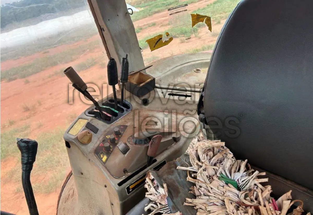 LOTE 014 - TRATOR MASSEY FERGUSON MF 6360 - ANO 2005 - SICREDI PLANALTO - DEPOSITADO PRATA/MG