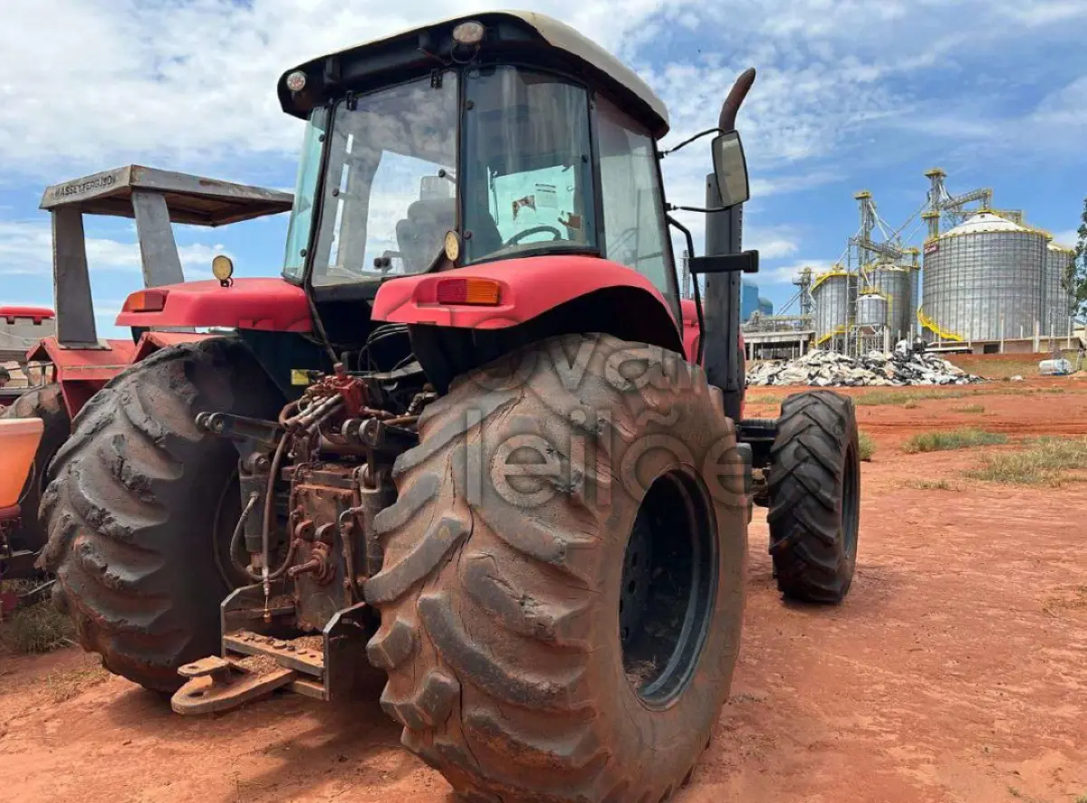 LOTE 014 - TRATOR MASSEY FERGUSON MF 6360 - ANO 2005 - SICREDI PLANALTO - DEPOSITADO PRATA/MG