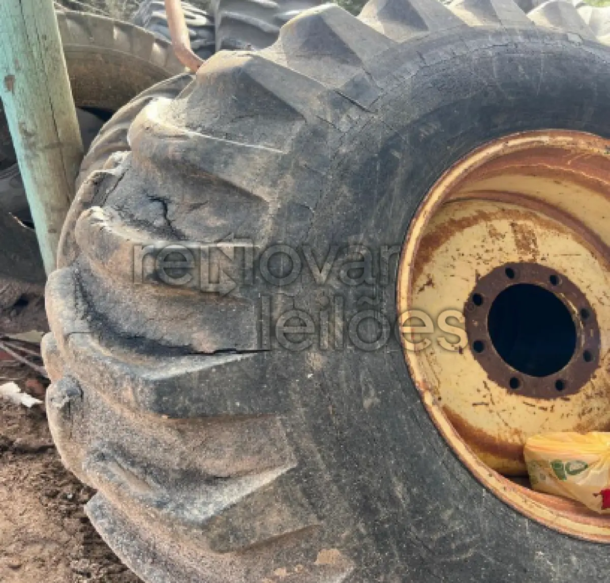 LOTE 020 - COLHEITADEIRA NEW HOLLAND 8040 MAIS 02 PLATAFORMAS - ANO 1988 - SICREDI GERAÇÕES - DEPOSITADA EM ENCRUZILHADA DO SUL/RS