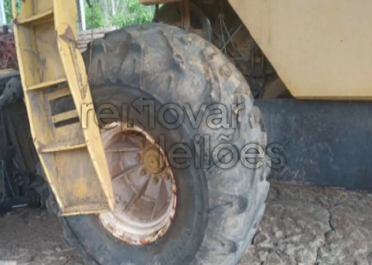 LOTE 018 - COLHEITADEIRA TC 57 - PLATAFORMA 15 PÉS - ANO 2000 - CRESOL VALE EUROPEU - DEPOSITADO EM VIDAL RAMOS/SC
