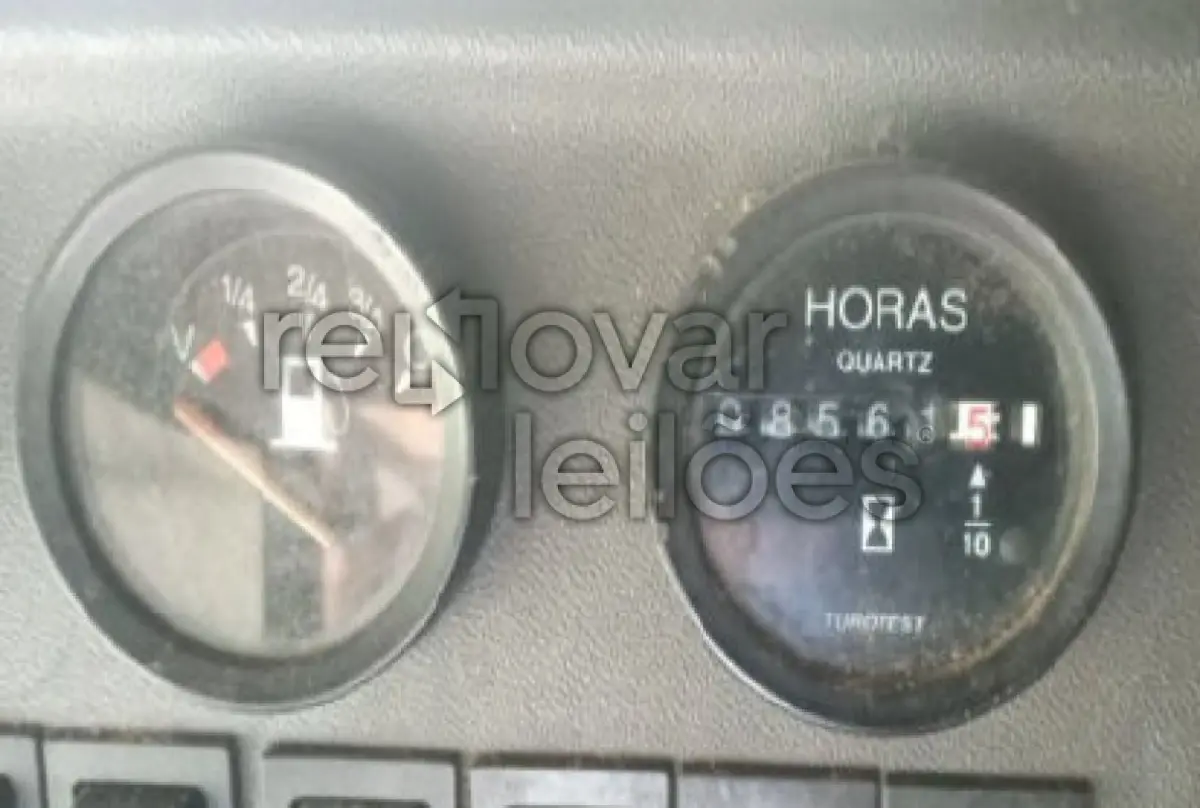LOTE 018 - COLHEITADEIRA TC 57 - PLATAFORMA 15 PÉS - ANO 2000 - CRESOL VALE EUROPEU - DEPOSITADO EM VIDAL RAMOS/SC