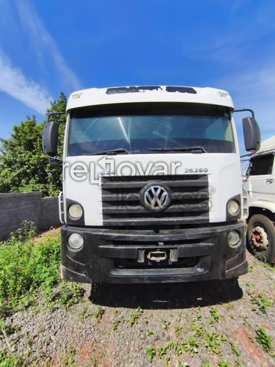 LOTE 002 - VOLKSWAGEN 26.280 CRM 6X4 - ANO 2012/2012 - UNICRED PROSPERAR - DEPOSITADO EM SANTO ÂNGELO/RS