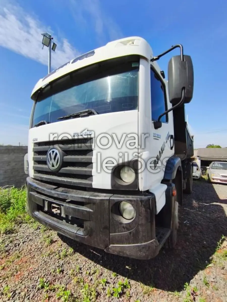 LOTE 002 - VOLKSWAGEN 26.280 CRM 6X4 - ANO 2012/2012 - UNICRED PROSPERAR - DEPOSITADO EM SANTO ÂNGELO/RS
