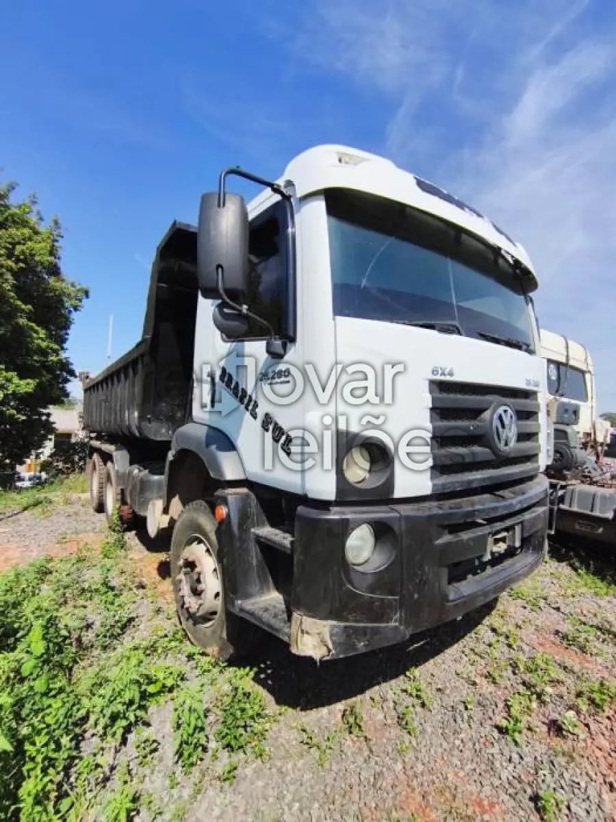 LOTE 002 - VOLKSWAGEN 26.280 CRM 6X4 - ANO 2012/2012 - UNICRED PROSPERAR - DEPOSITADO EM SANTO ÂNGELO/RS