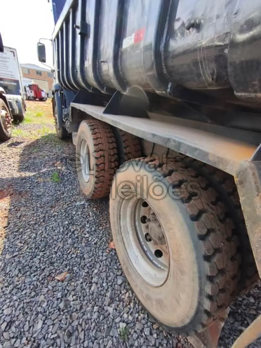 LOTE 002 - VOLKSWAGEN 26.280 CRM 6X4 - ANO 2012/2012 - UNICRED PROSPERAR - DEPOSITADO EM SANTO ÂNGELO/RS