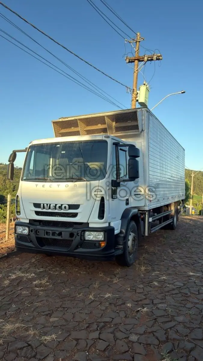 LOTE 004 - IVECO TECTOR 170E21 - ANO 2021/2022 - CRESOL CENTRO SUL - DEPOSITADO EM BARÃO DE COTEGIPE/RS