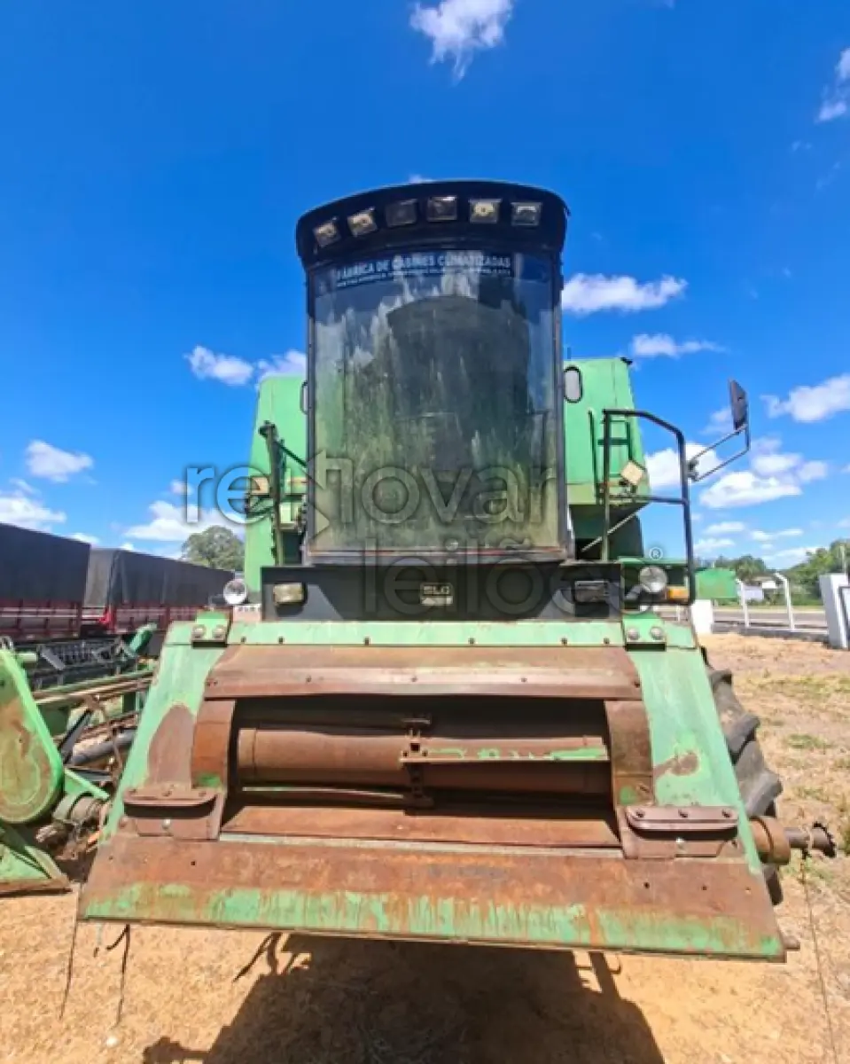 LOTE 019 - COLHEITADEIRA SLC 7200 - ANO 1988/1988 - SICREDI GERAÇÕES - DEPOSITADO EM CACHOEIRA SO SUL/RS
