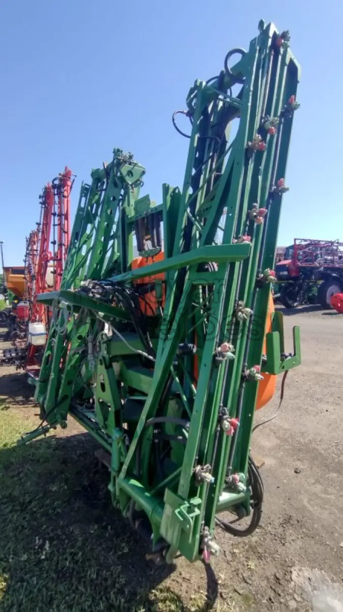 LOTE 016 - PULVERIZADOR STARA CORISCO 700L - ANO 2008/2008 - DEPOSITADO EM MAFRA/SC