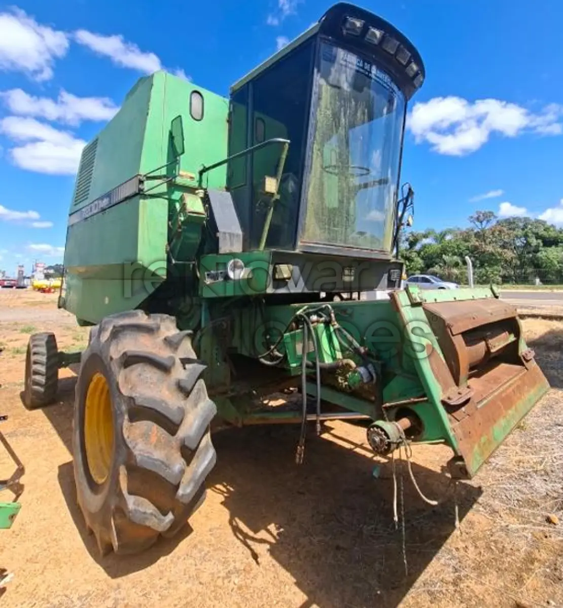 LOTE 019 - COLHEITADEIRA SLC 7200 - ANO 1988/1988 - SICREDI GERAÇÕES - DEPOSITADO EM CACHOEIRA SO SUL/RS