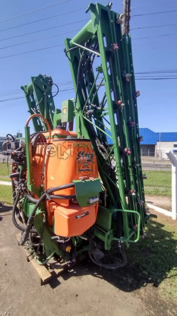 LOTE 016 - PULVERIZADOR STARA CORISCO 700L - ANO 2008/2008 - DEPOSITADO EM MAFRA/SC