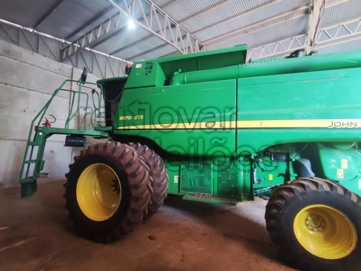 LOTE 021 - COLHEITADEIRA JOHN DEERE 9570 STS E PLATAFORMA 30 PÉS - ANO 2011 - SICREDI SEMENTES DO SUL - DEPOSITADO EM ESPUMOSO/RS