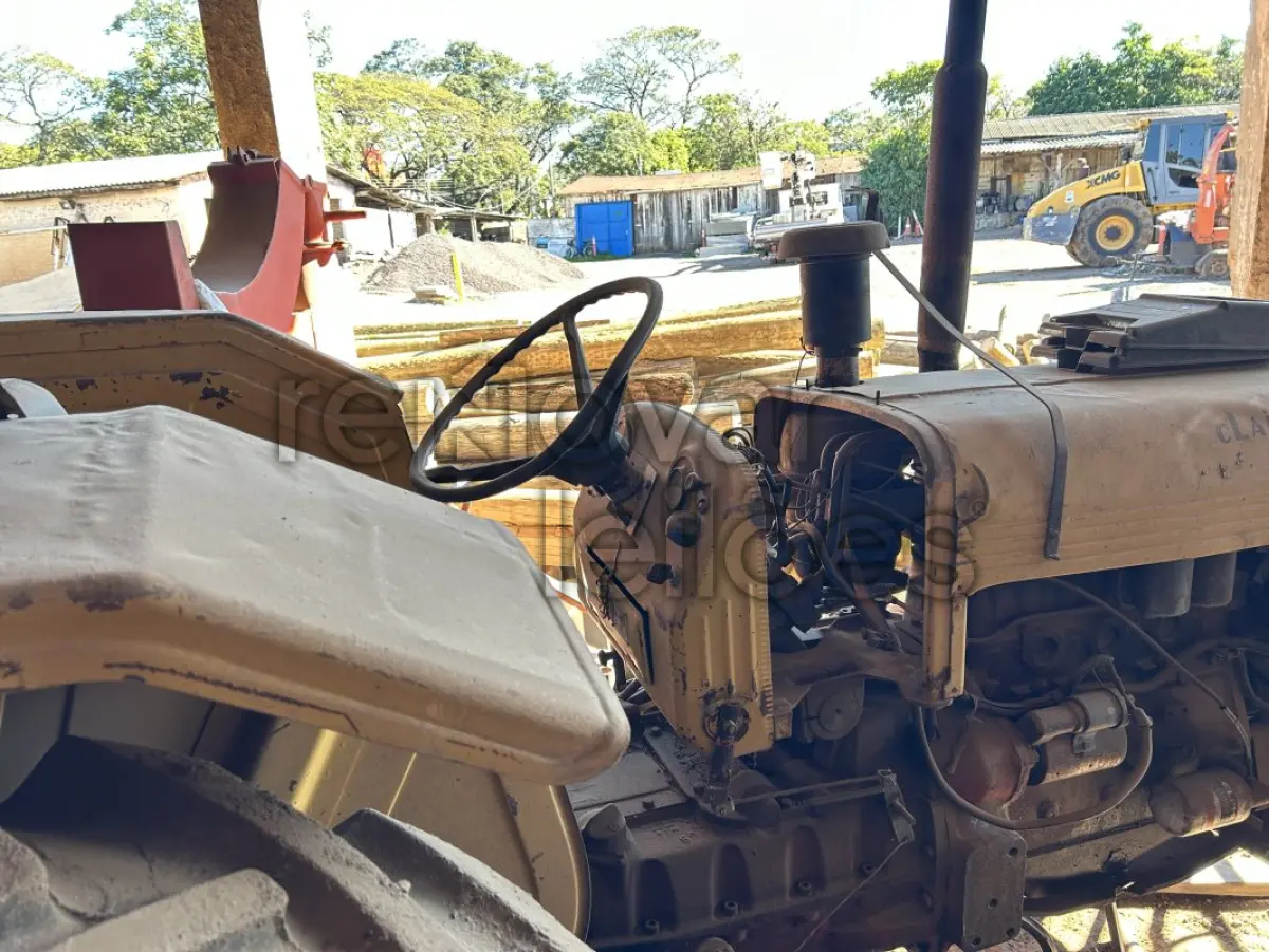 LOTE 023 - TRATOR VALMET 85 ID 4X2 / ANO 1980