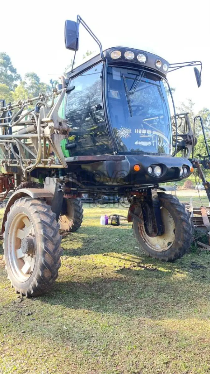 LOTE 024 - PULVERIZADOR METALFOR 3000 - 28 METROS DE BARRA - CRESOL CONFIANÇA - DEPOSITADO EM TUPANCIRETÃ/RS