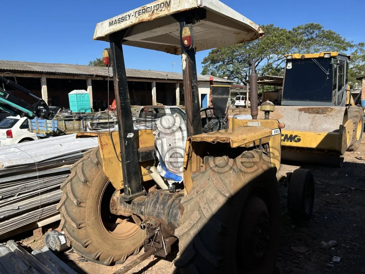 LOTE 024 - TRATOR MASSEY FERGUNSON 265 4X2