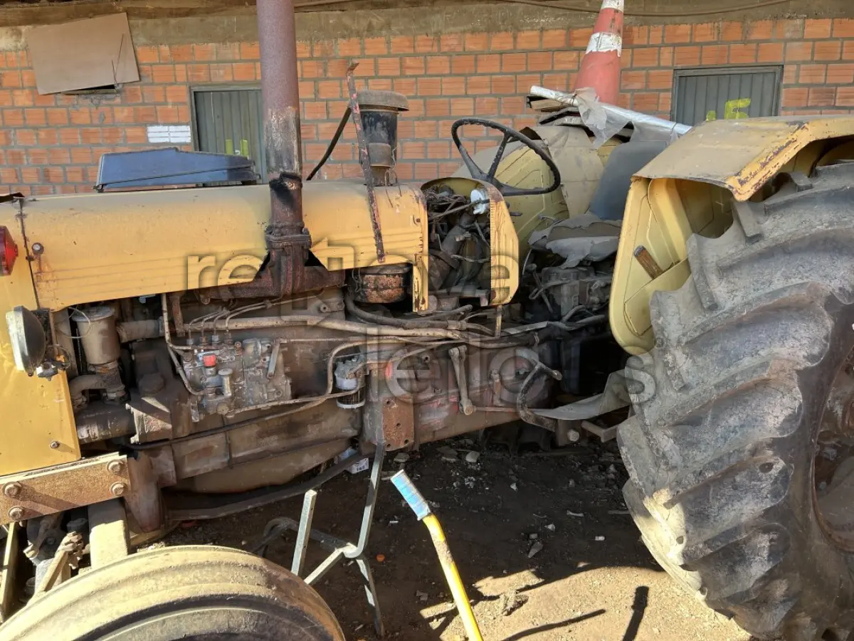 LOTE 023 - TRATOR VALMET 85 ID 4X2 / ANO 1980