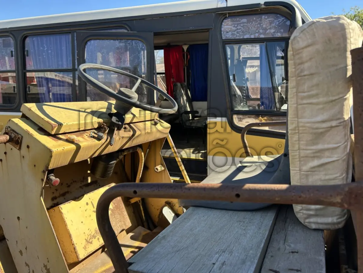 LOTE 022 - ROLO COMPACTADOR DYNAPAC LISO CA 15 / ANO 1985