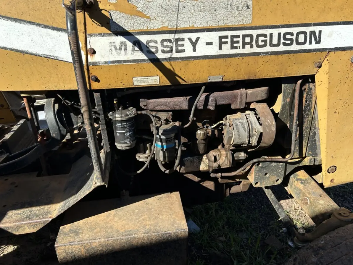 LOTE 024 - TRATOR MASSEY FERGUNSON 265 4X2