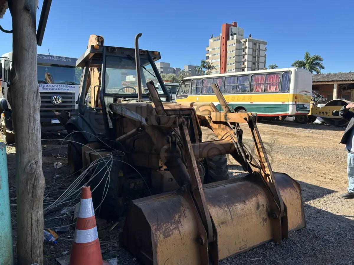 LOTE 021 - RETROESCAVADEIRA CASE 580L 4X4 / ANO 2006/2006 / PLACA I**-***7