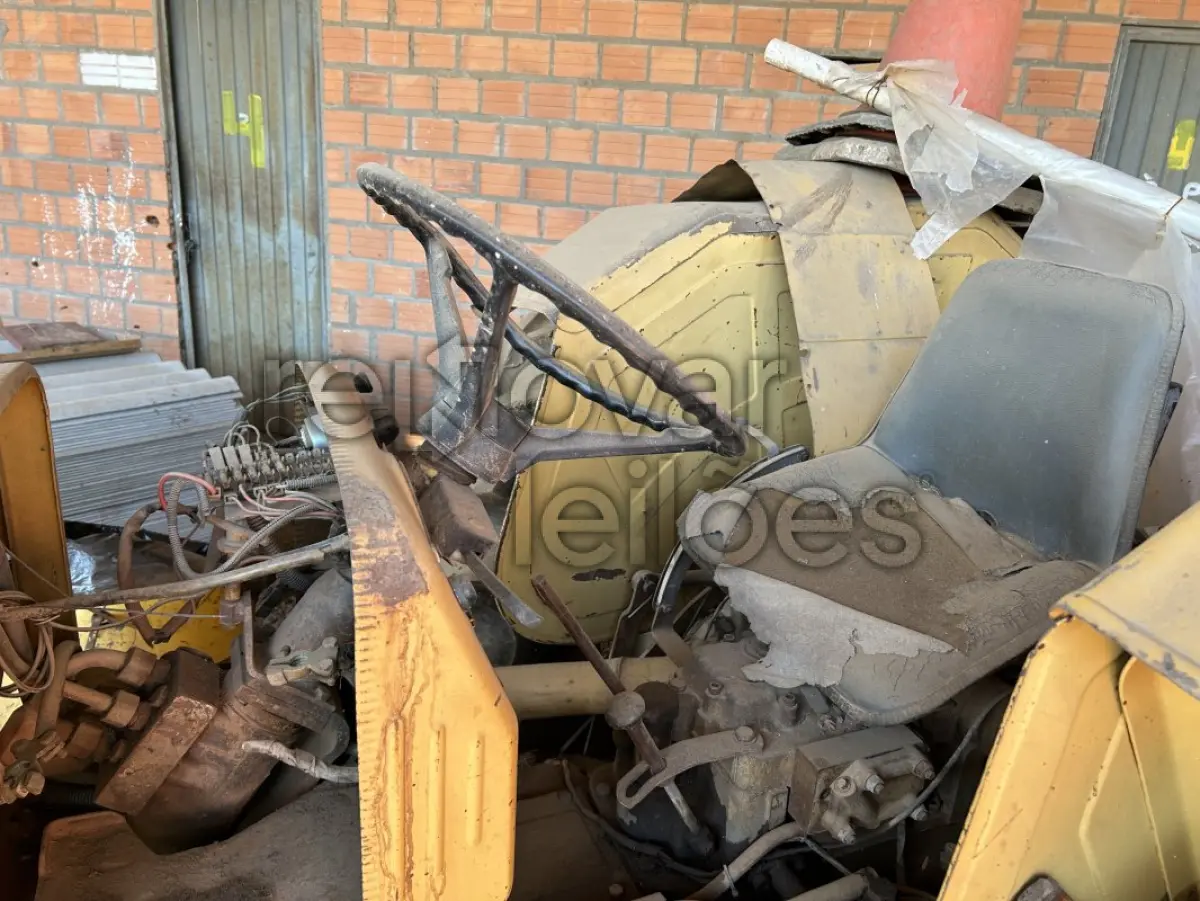 LOTE 023 - TRATOR VALMET 85 ID 4X2 / ANO 1980