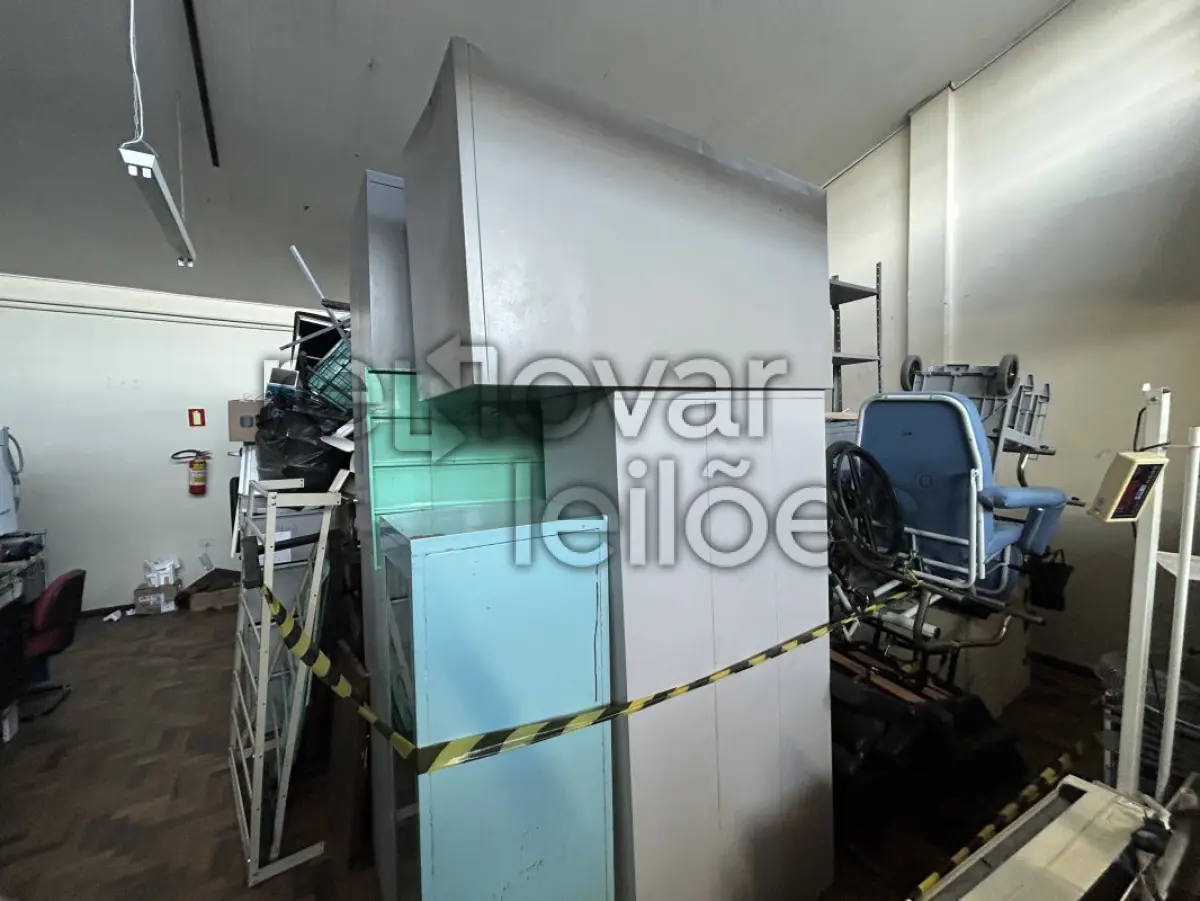 LOTE 002 - SUCATA DE MOBILIÁRIO EM GERAL