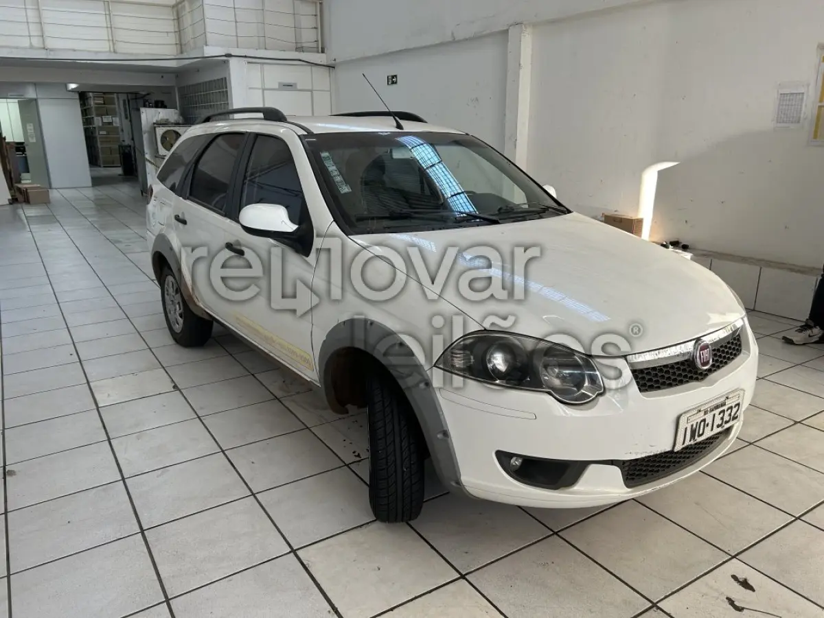 LOTE 014 - FIAT/PALIO WEEKEND TREKKING 1.6 / ANO 2015/2015 / PLACA I**-***2
