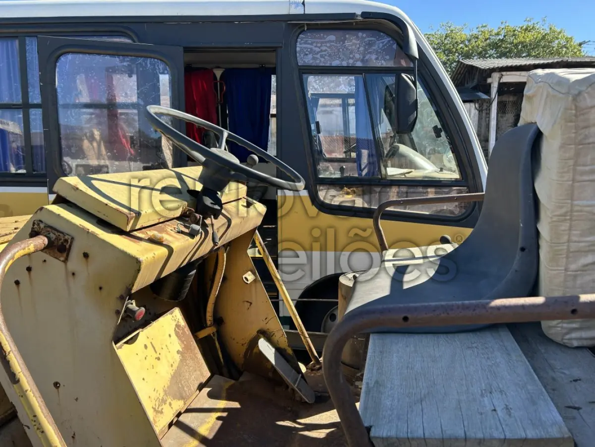 LOTE 022 - ROLO COMPACTADOR DYNAPAC LISO CA 15 / ANO 1985