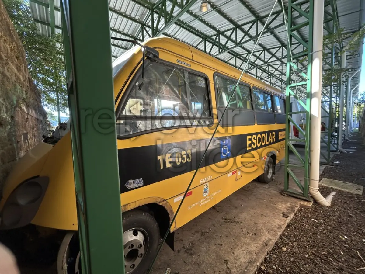 LOTE 013 - ÔNIBUS ESCOLAR CITYCLASS 70 C17 / ANO 2013/2014 / PLACA I**-***1