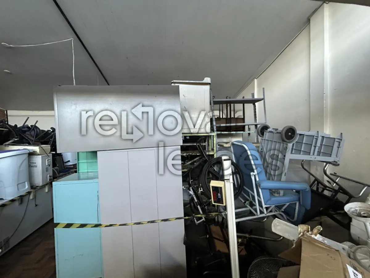 LOTE 002 - SUCATA DE MOBILIÁRIO EM GERAL
