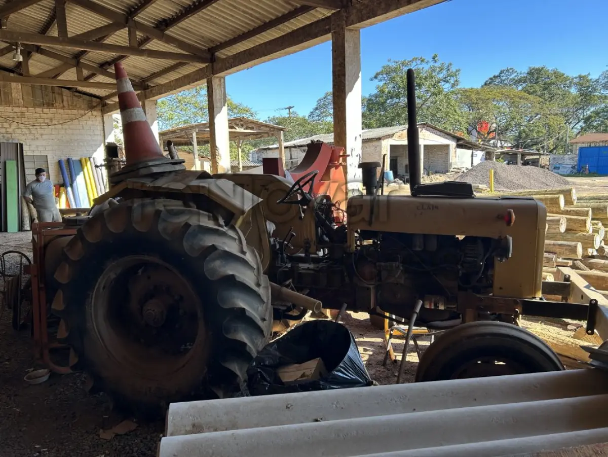 LOTE 023 - TRATOR VALMET 85 ID 4X2 / ANO 1980