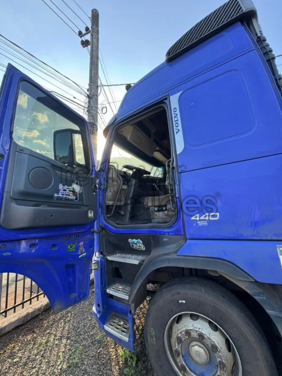LOTE 003 - VOLVO FH 440 - ANO 2010/2011 - CRESOL ATIVA - DEPOSITADO EM TANGARA/SC