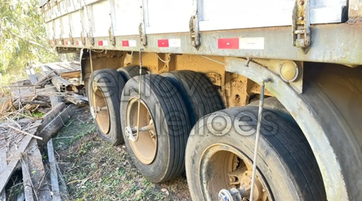 LOTE 007 - SEMI REBOQUE KRONE - 1986/1986 - CRESOL CONFIANÇA - DEPOSITADO EM SÃO PEDRO DO SUL/RS