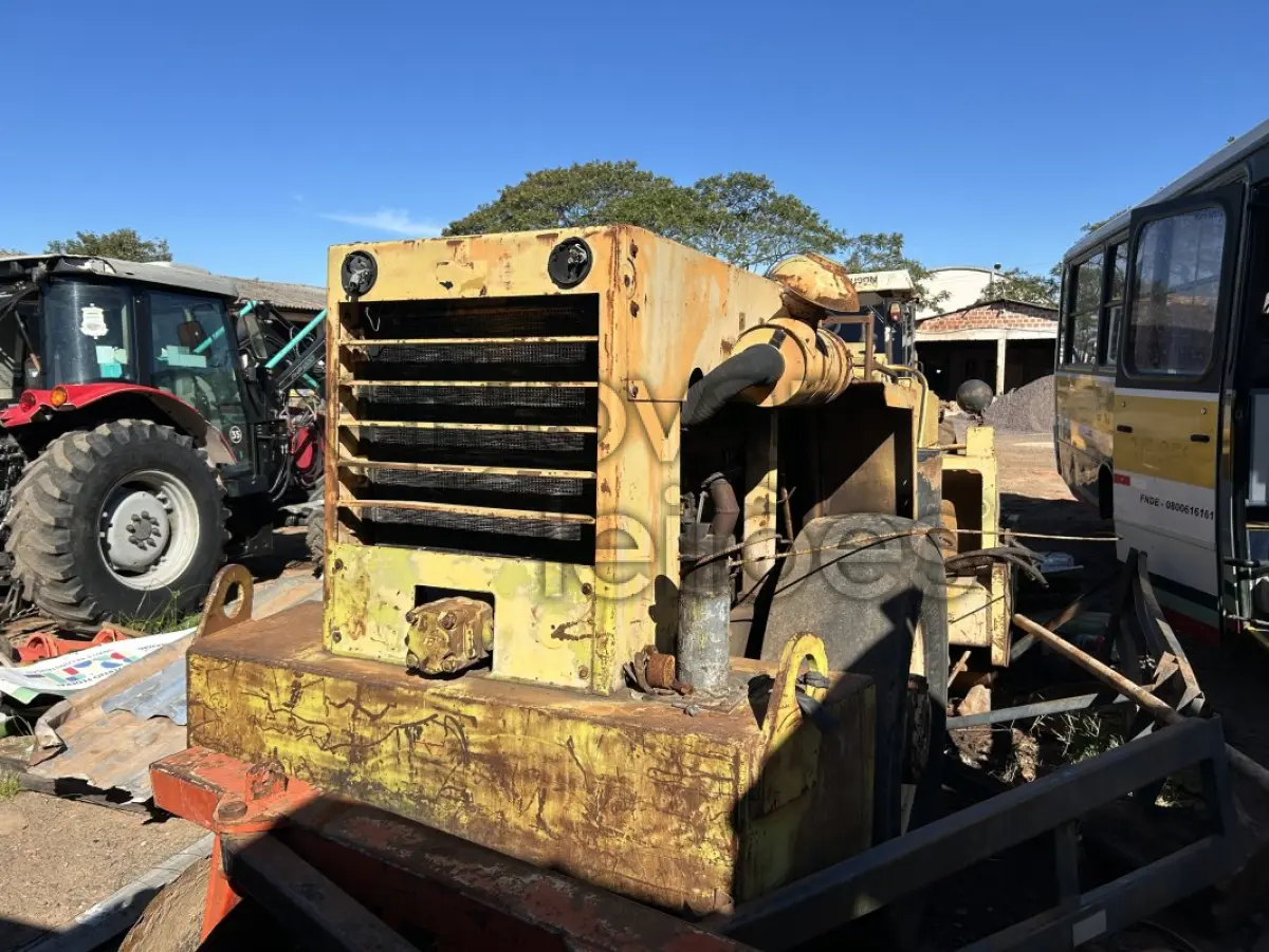 LOTE 022 - ROLO COMPACTADOR DYNAPAC LISO CA 15 / ANO 1985