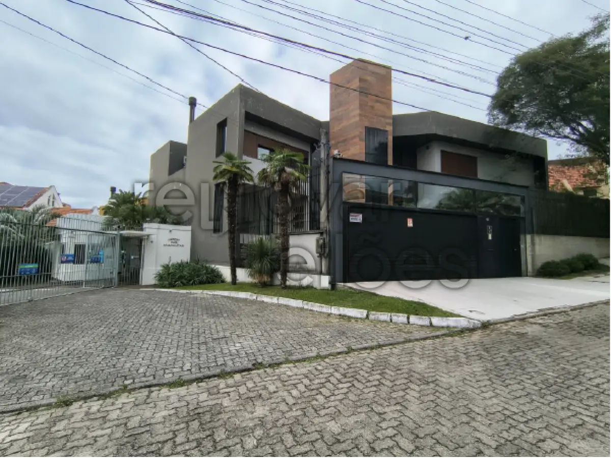 LOTE 001 - CASA C/ 698,85 M² - PELOTAS / RS