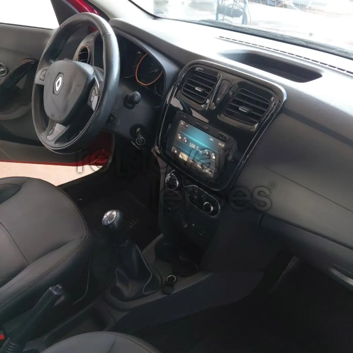 LOTE 006 - RENAULT SANDERO STEP 16 - ANO 2014/2015 - COMPLETO - SICREDI PIONEIRA