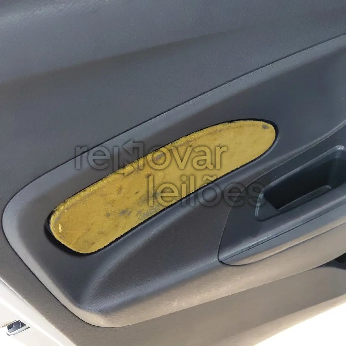 LOTE 011 - FORD KA SE 10 HA B - ANO 2018/2018 - COMPLETO - SICOOB NOVA TRENTO - IPVA 2026 EM ABERTO