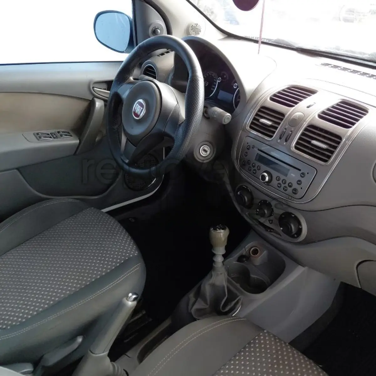 LOTE 003 - FIAT SIENA ESSENCE 1.6 - ANO 2013/2014 - COMPLETO - SICREDI PIONEIRA