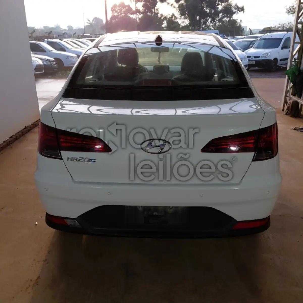 LOTE 010 - HYUNDAI HB20S 10M VISION - ANO 2021/2022 - COMPLETO - SICOOB NOVA TRENTO - IPVA 2026 EM ABERTO