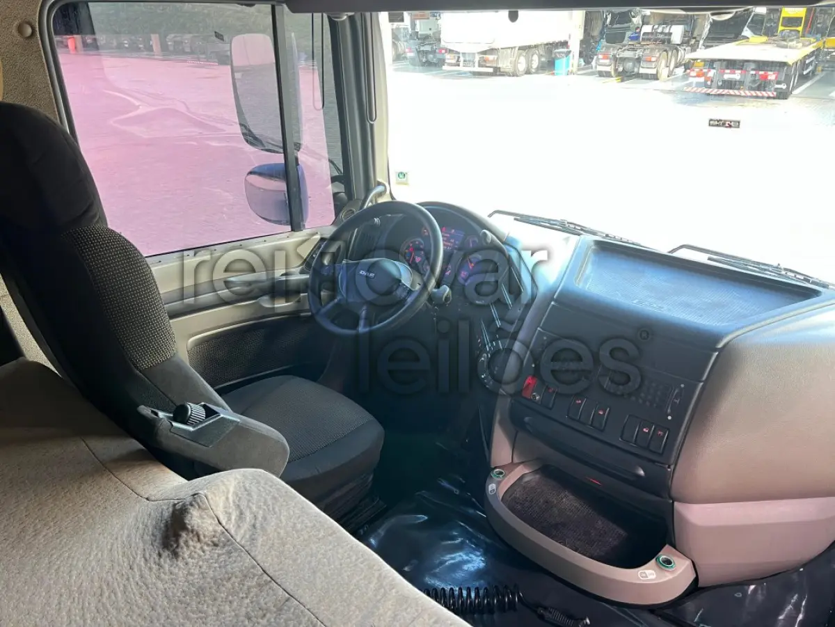 LOTE 009 - DAF XF 105 FTT 510 6X4 - ANO 2018/2018 - SICREDI SERRANA - DEPOSITADO EM VIANA/ES