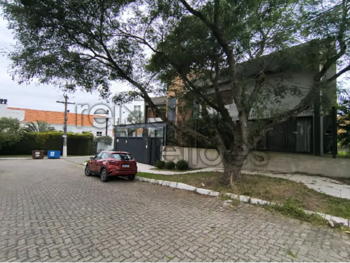 LOTE 001 - CASA C/ 698,85 M² - PELOTAS / RS
