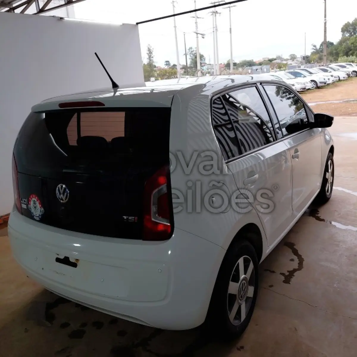 LOTE 016 - VOLKSWAGEN UP MOVE MB - ANO 2015/2016 - COMPLETO - SICREDI PLANALTO