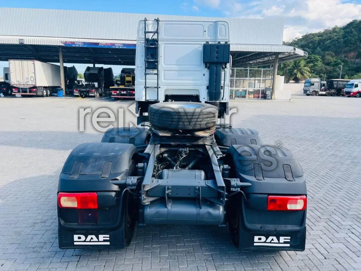 LOTE 009 - DAF XF 105 FTT 510 6X4 - ANO 2018/2018 - SICREDI SERRANA - DEPOSITADO EM VIANA/ES