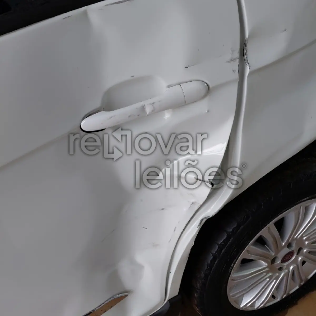 LOTE 003 - FIAT SIENA ESSENCE 1.6 - ANO 2013/2014 - COMPLETO - SICREDI PIONEIRA
