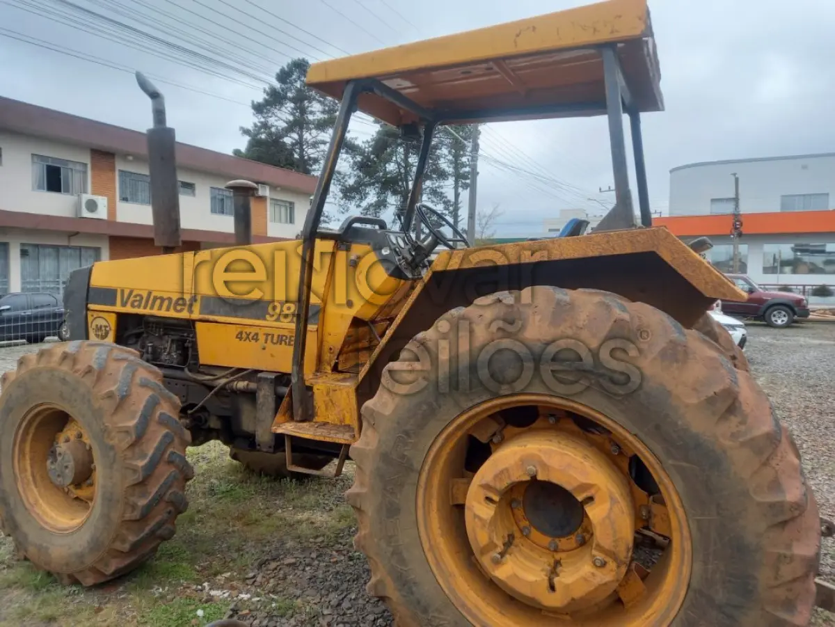 LOTE 002 - TRATOR VALMET 985 - ANO 1995 - CRESOL CENTRO SERRA - DEPOSITADO EM CURITIBANOS/SC