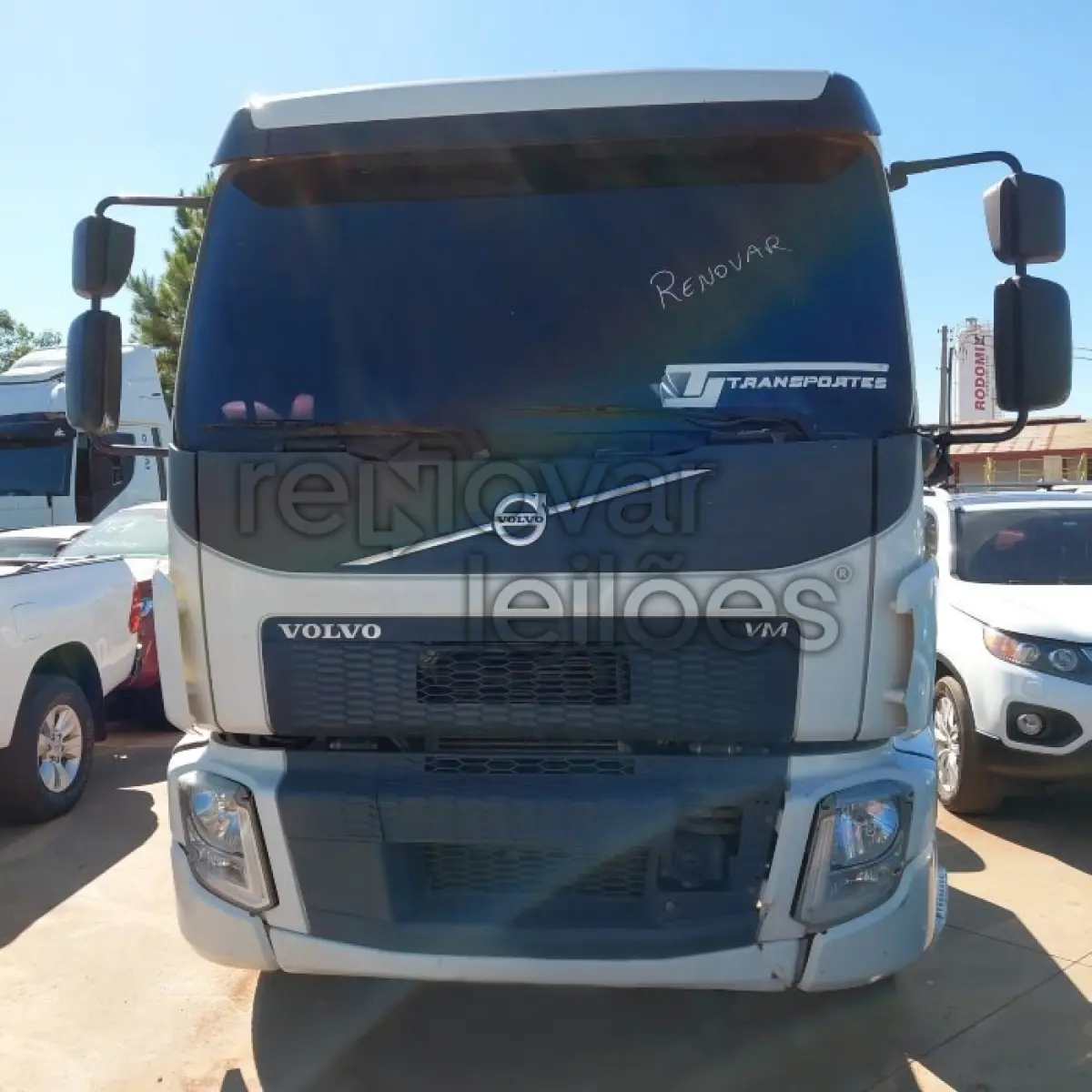 LOTE 001 - VOLVO VM 330 8X2R - ANO 2020/2021 - COMPLETO - SICREDI SERRANA - RECUPERADO DE SINISTRO